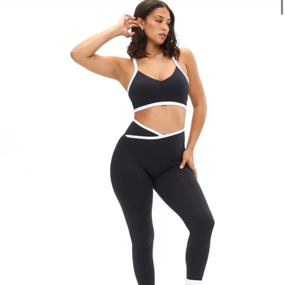 NWT buffbunny Dream Heather Contrast Sports Bra size Med - Picture 3 of 3